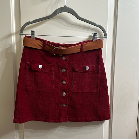 Cute corduroy skirt, only wore once - Picture 1 of 4